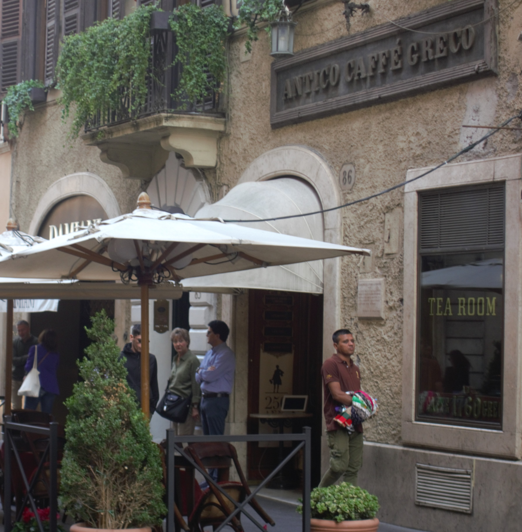 Wejście do kawiarni Caffé Greco w Rzymie 